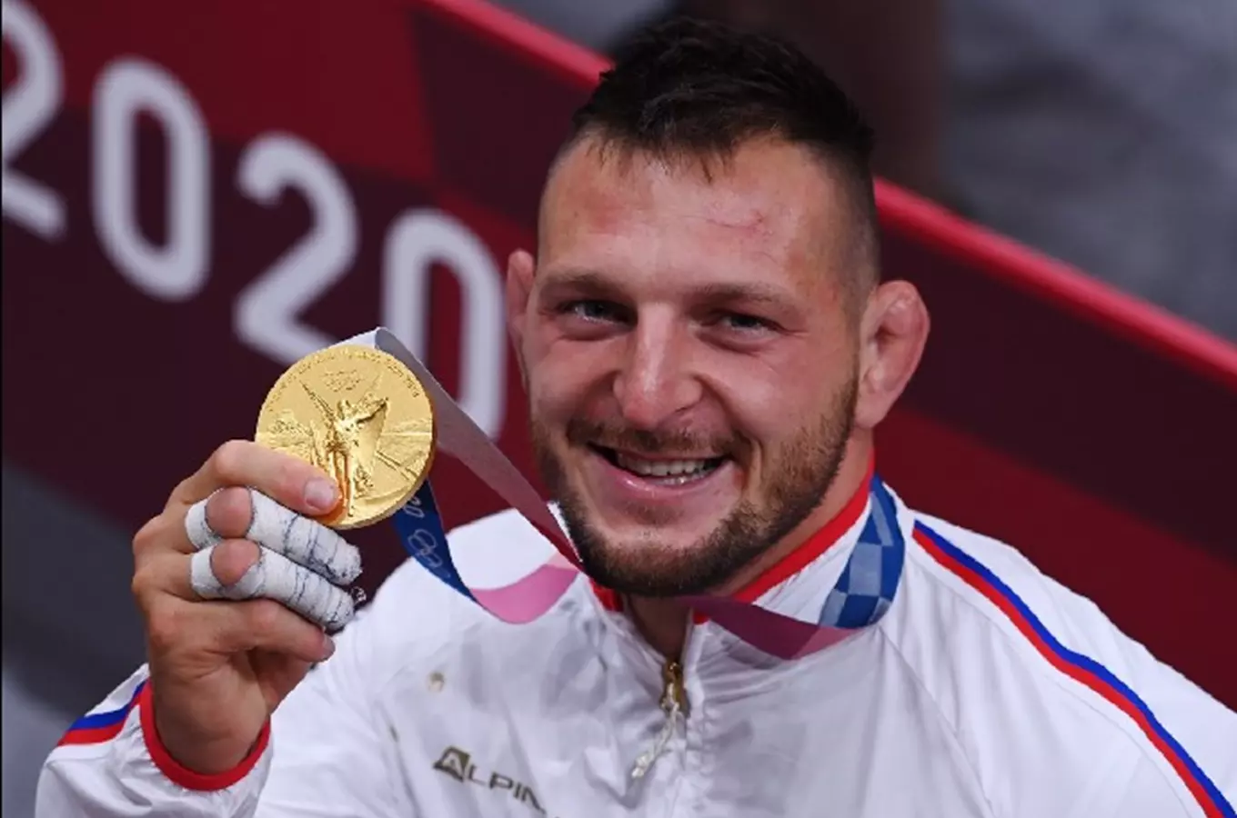 Lukáš Krpálek se zlatou medailí